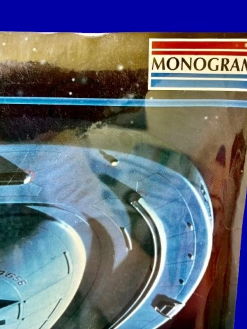 STAR TREK Vintage 1995 USS Voyager Monogram Model Kit New Sealed * dented box *